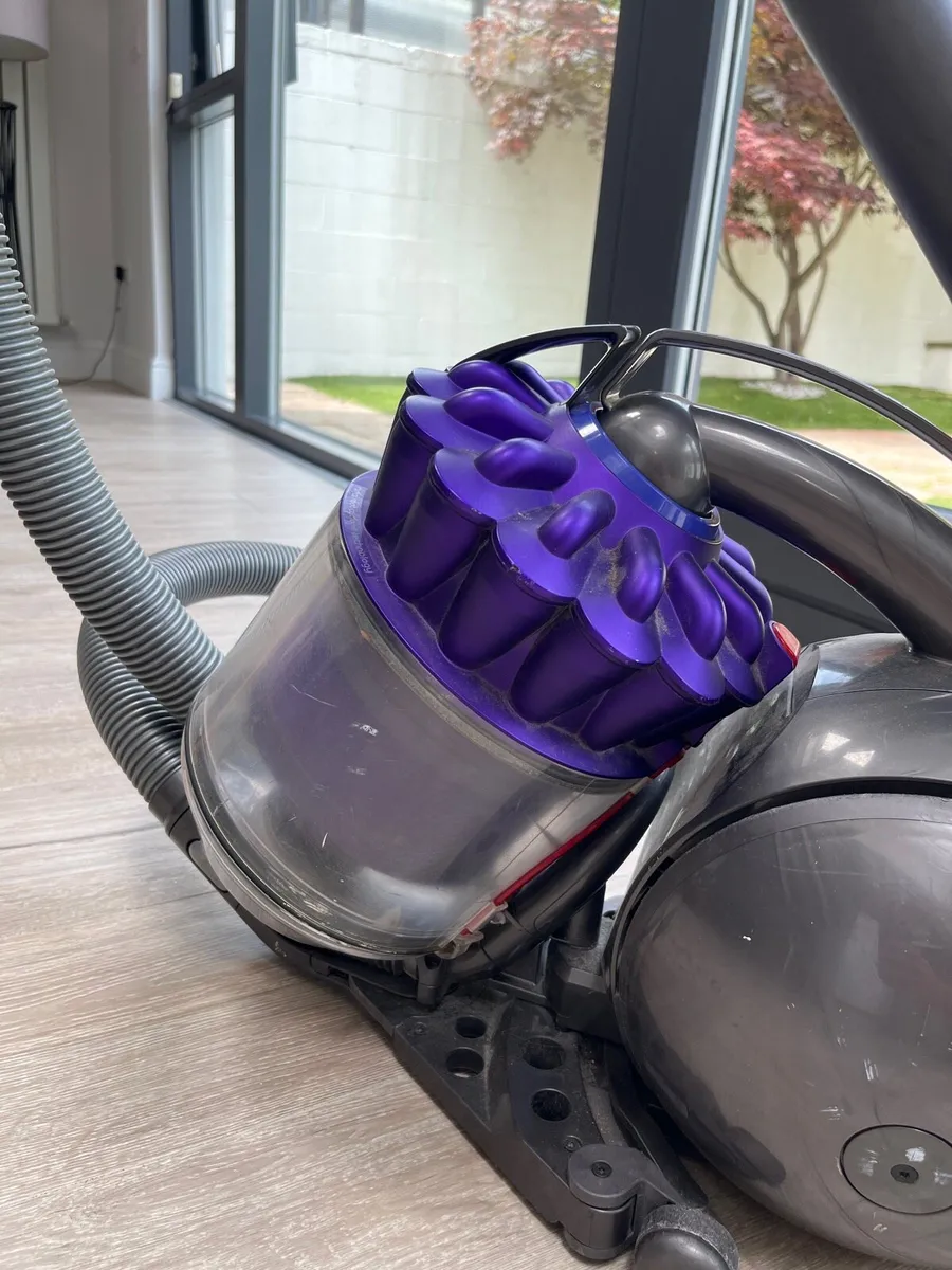 Dyson vacuum - Image 2