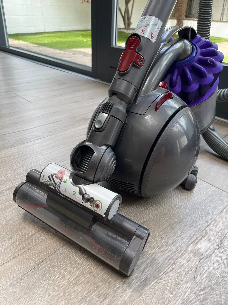 Dyson vacuum - Image 3