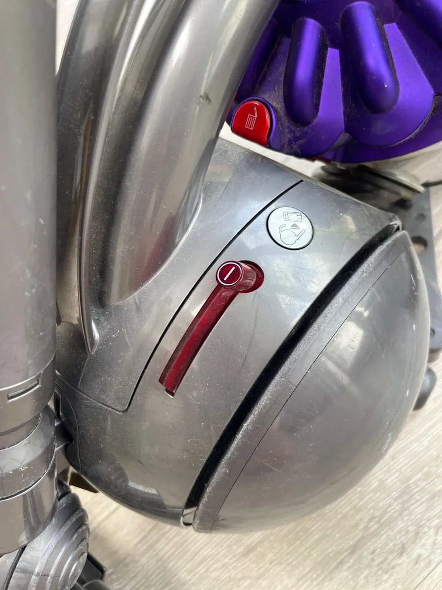 Dyson vacuum - Image 4