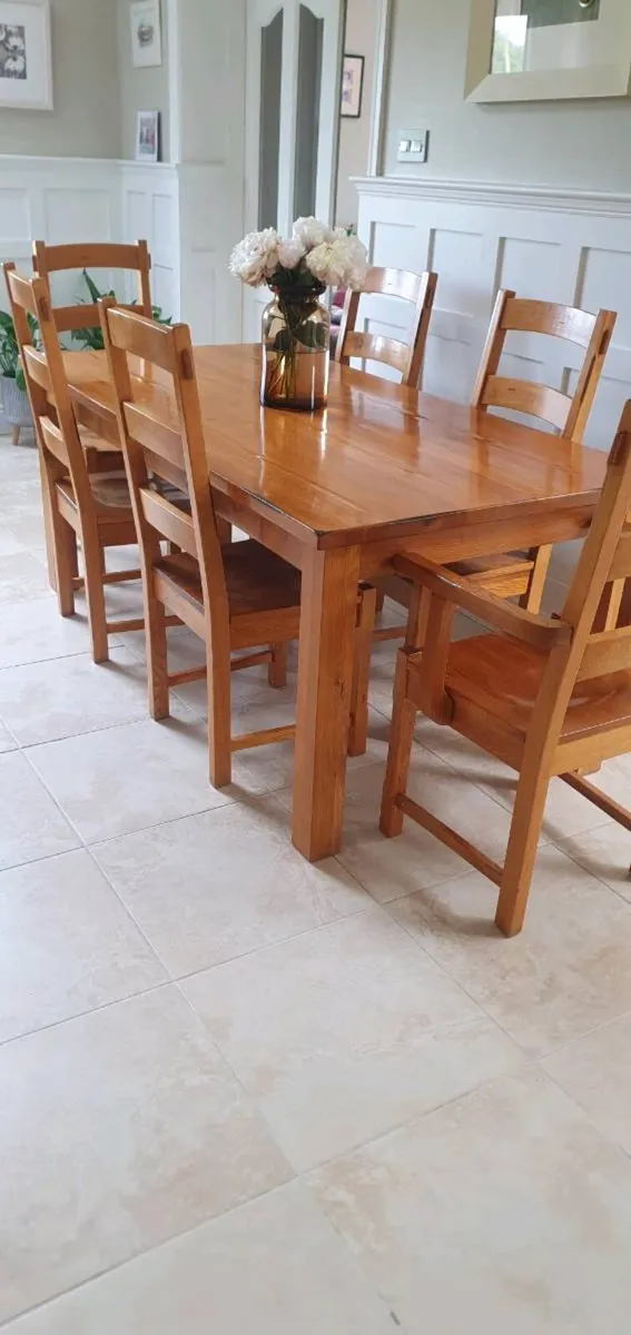 Table and chairs - Image 2