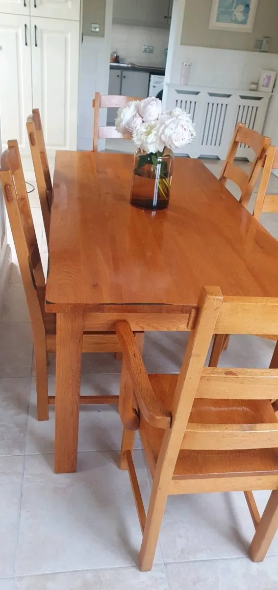 Table and chairs - Image 3