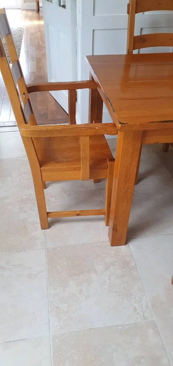 Table and chairs - Image 4