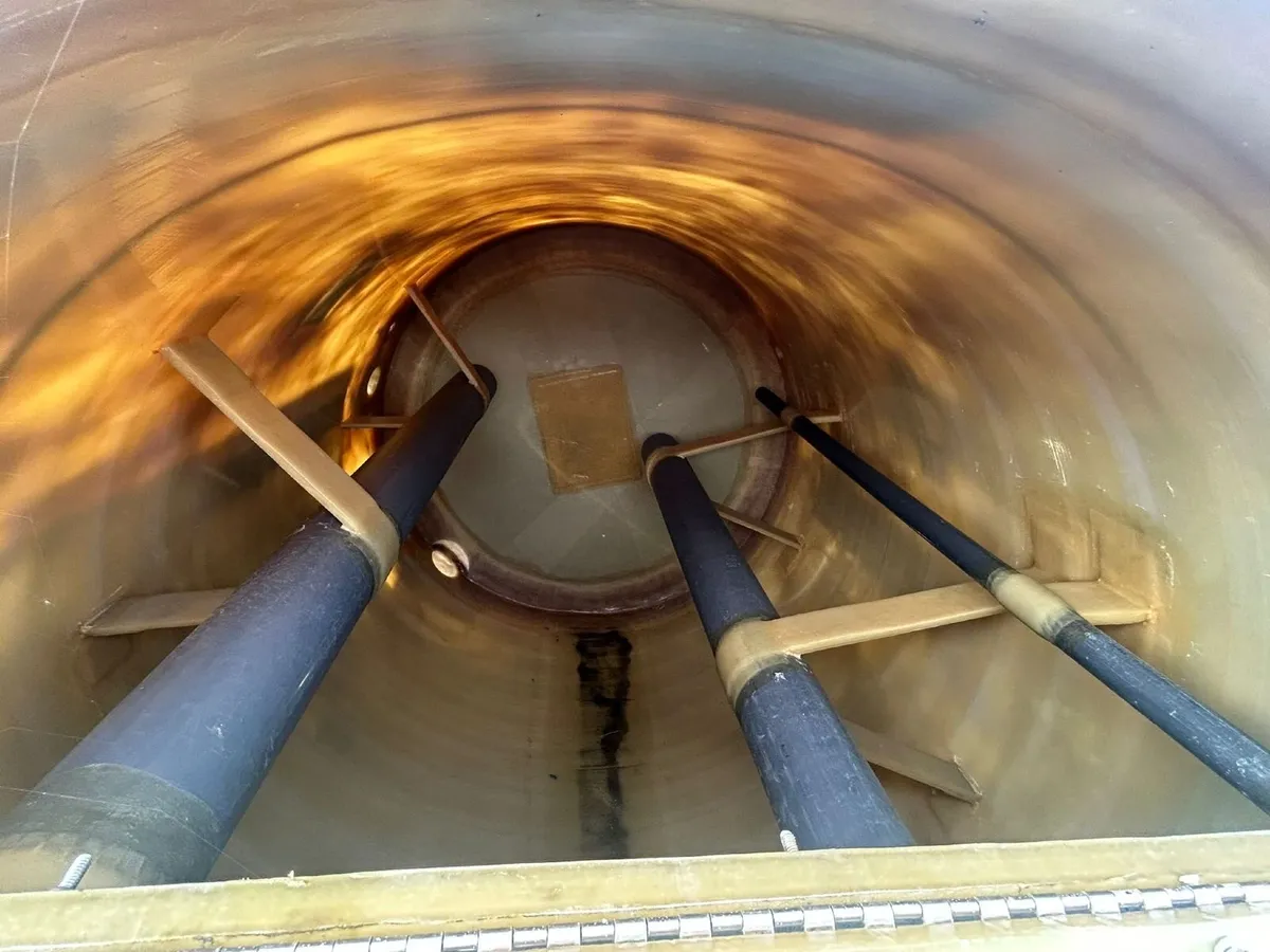 Large fibre glass tank - Image 2