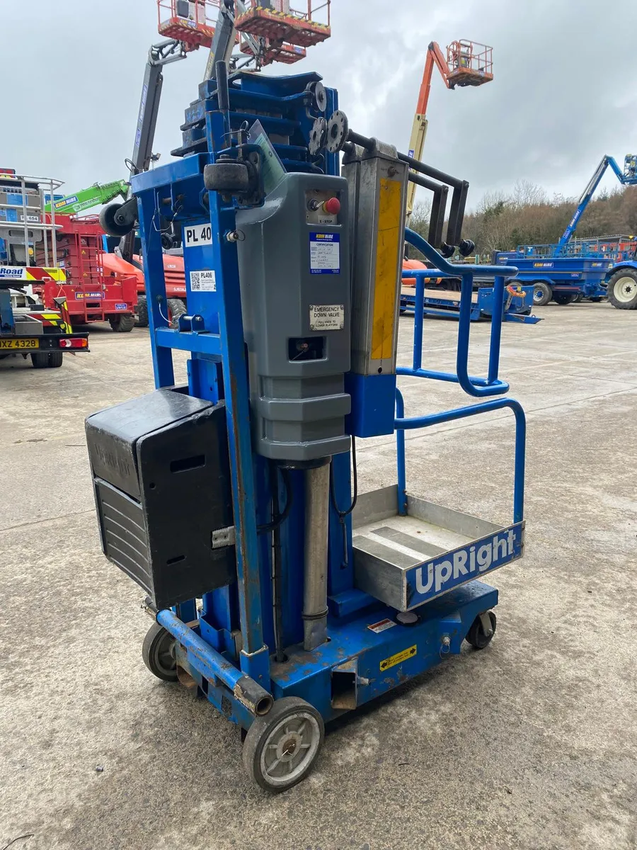 UPRIGHT UL25 31FT BATTERY POWERED PERSONNEL LIFT - Image 4