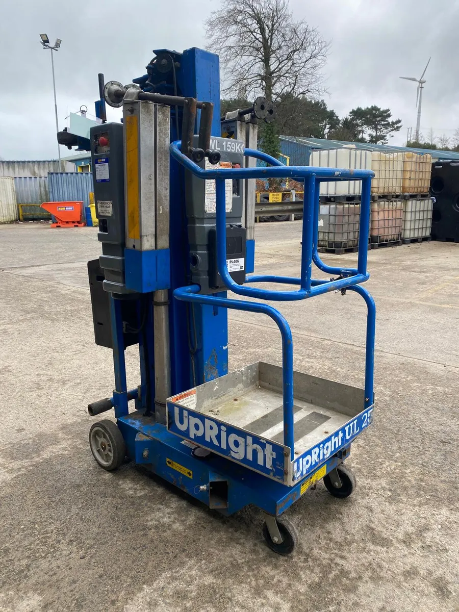 UPRIGHT UL25 31FT BATTERY POWERED PERSONNEL LIFT - Image 2