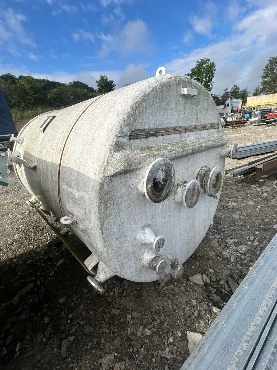 Large fibre glass tank - Image 4