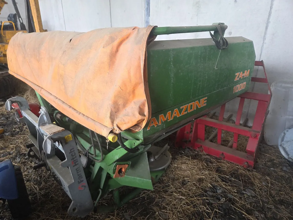 Fertilizer spreader - Image 1
