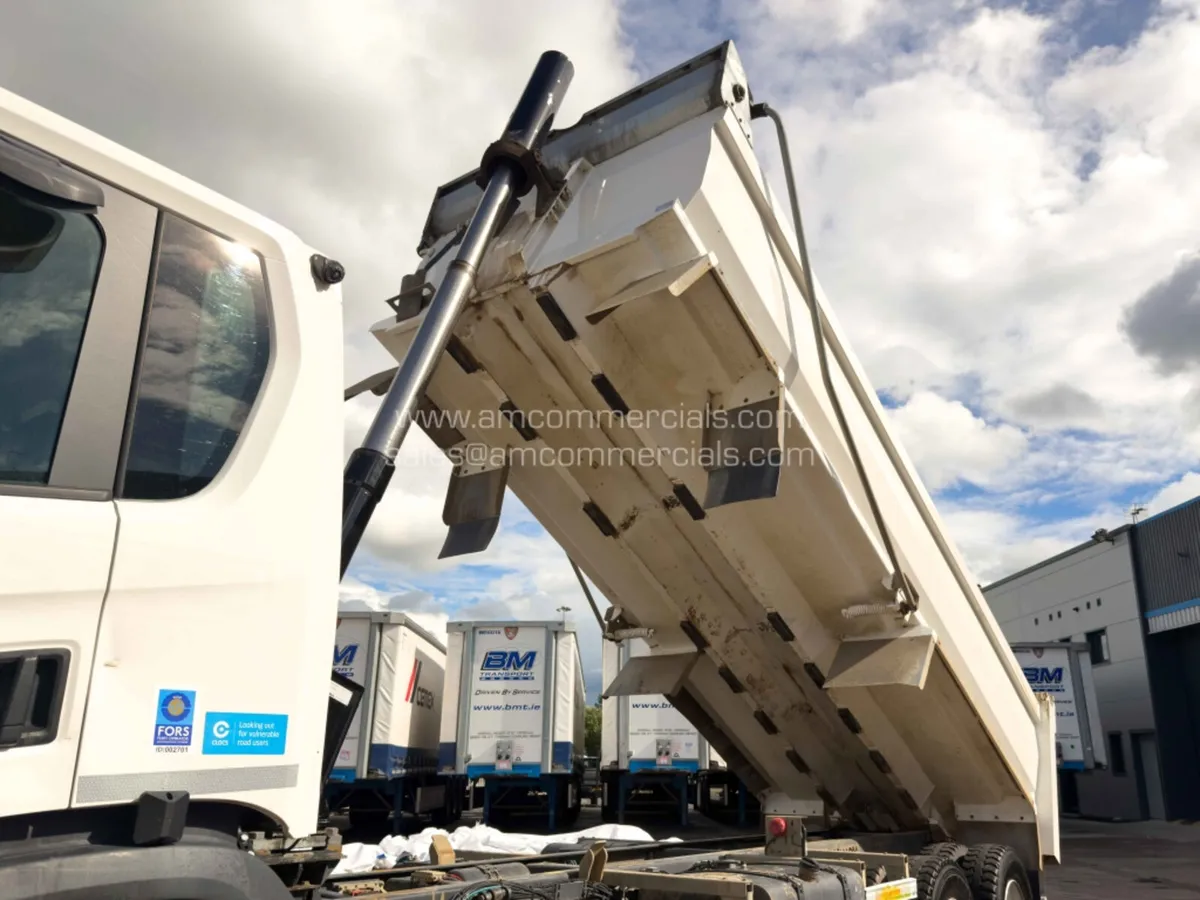 2019 (19) SCANIA P370 XT 8X4 TIPPER 32T - Image 4