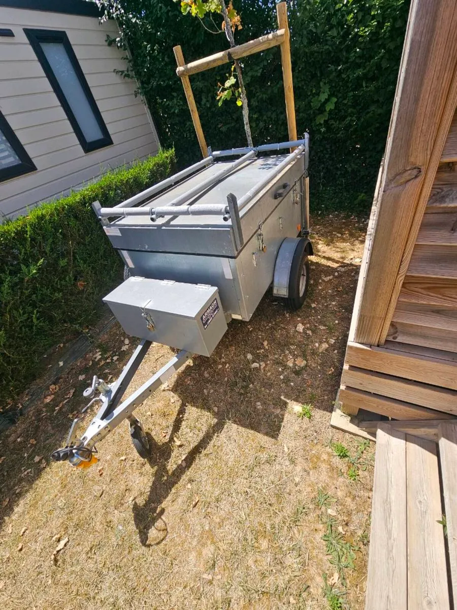 Camping Trailer - Image 1