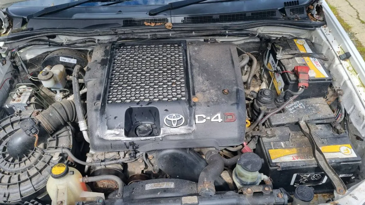 Toyota Hilux for breaking - Image 2