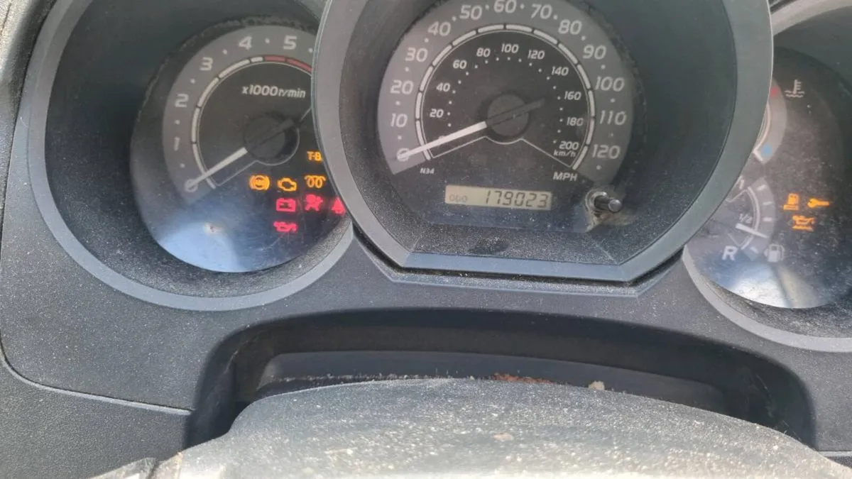 Toyota Hilux for breaking - Image 3