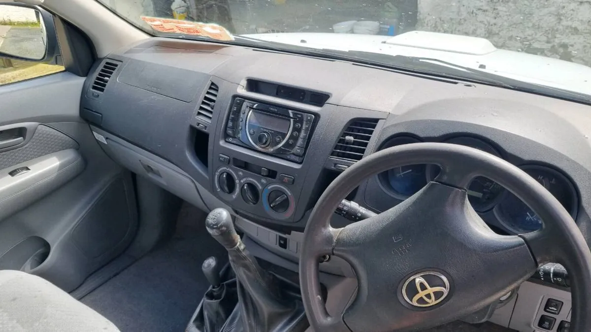 Toyota Hilux for breaking - Image 4