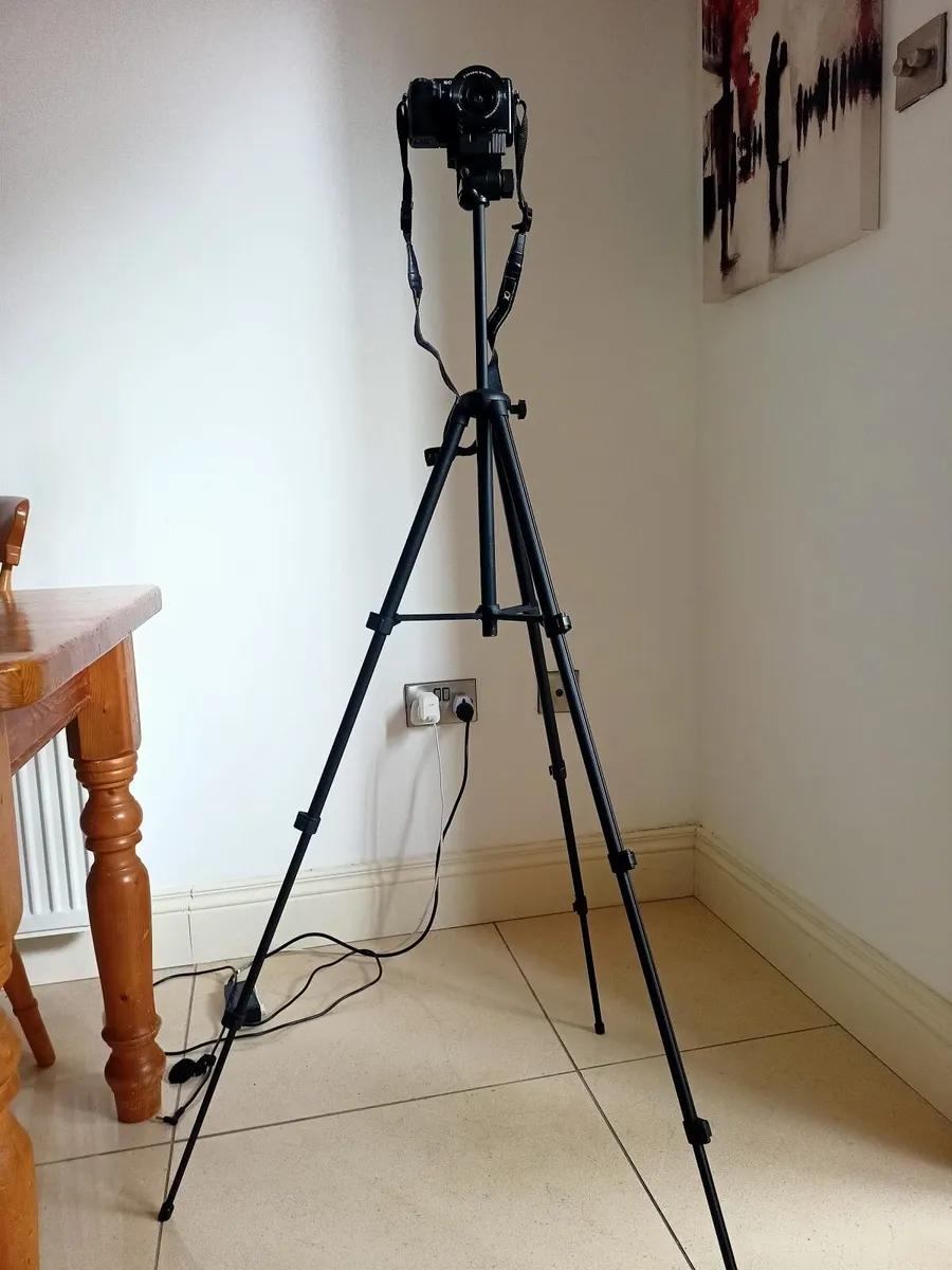 Sony NEX-6 Camera Kit + accessories - Image 2