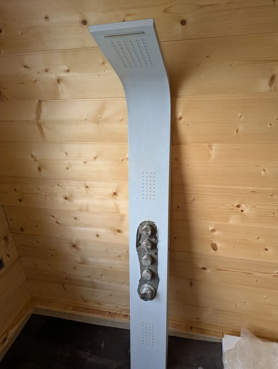 Modern shower - Image 1