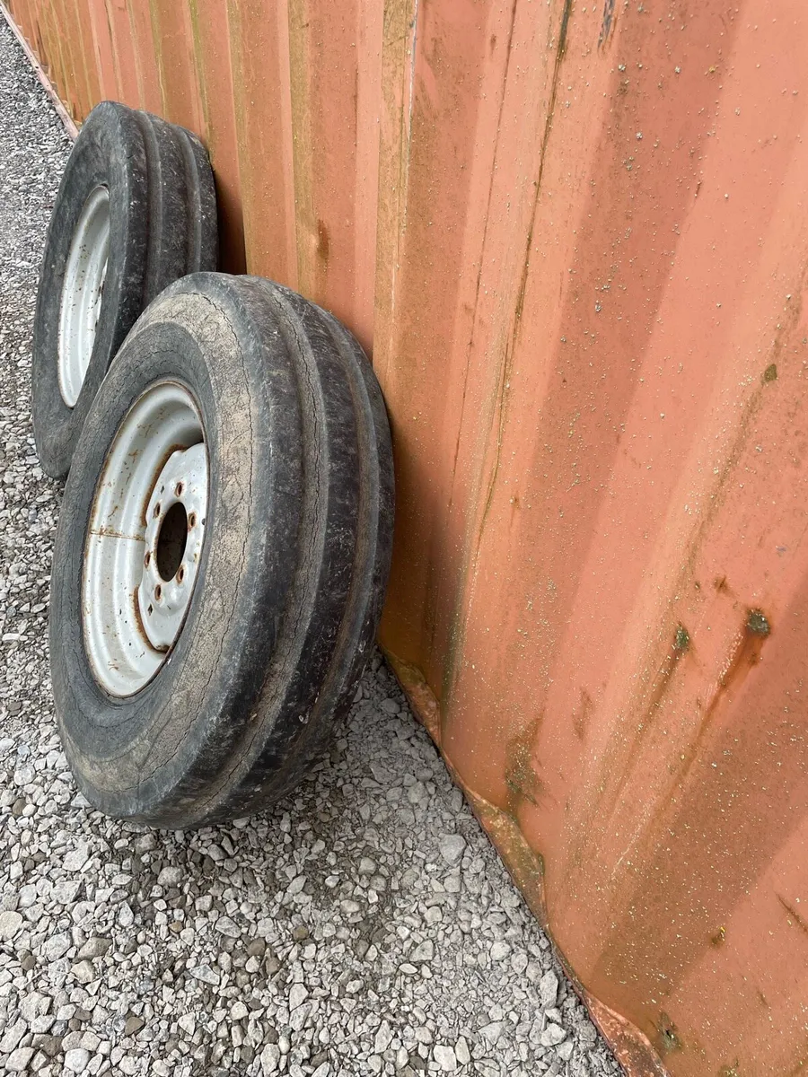 Front Tractor wheels and set of brothers - Image 2