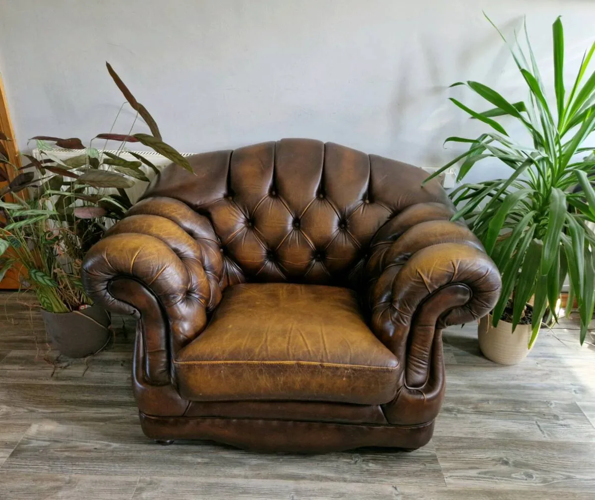 Chesterfield armchair - Image 1