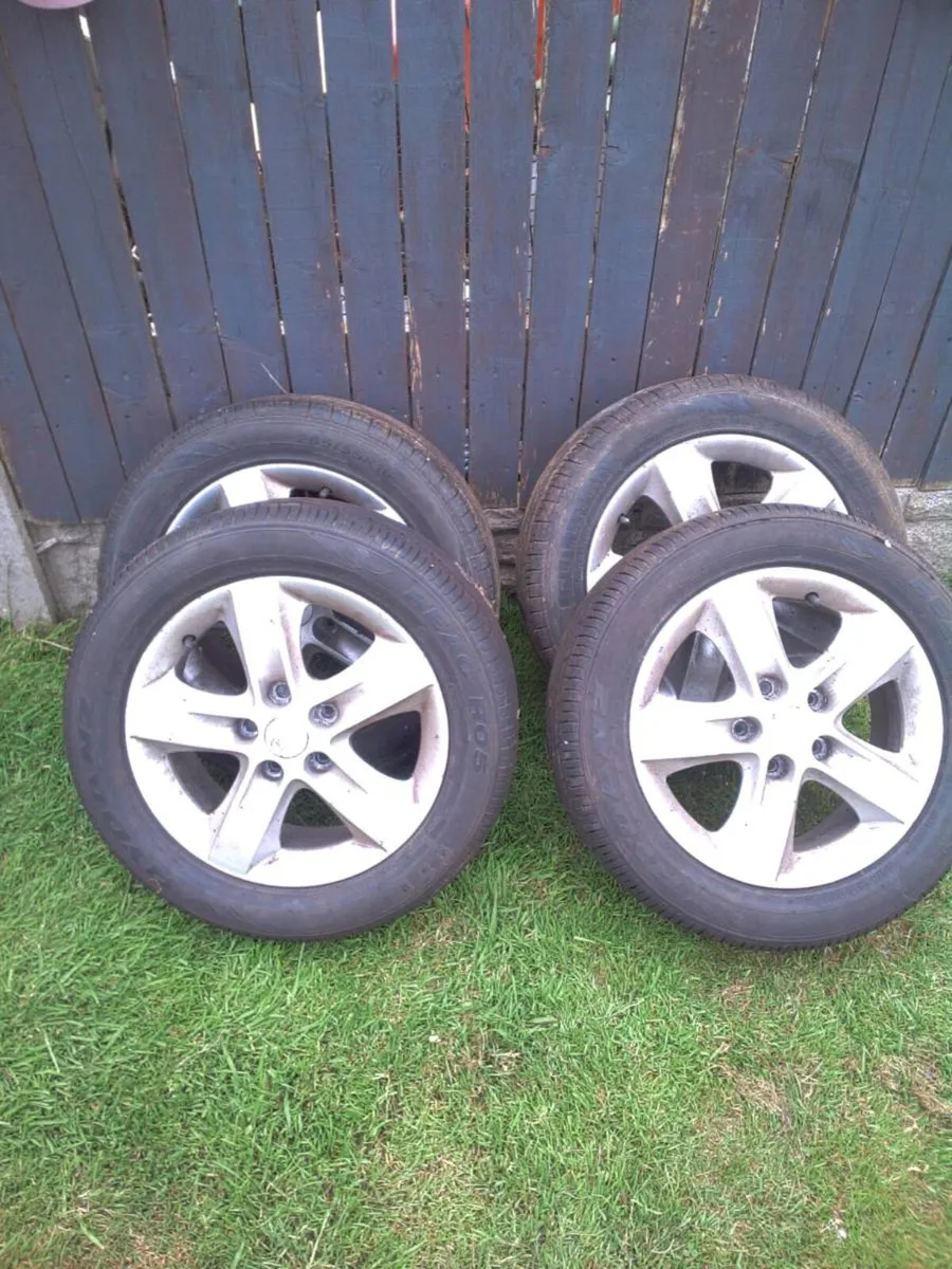 Kia Ceed tyres 205/55/16 - Image 1