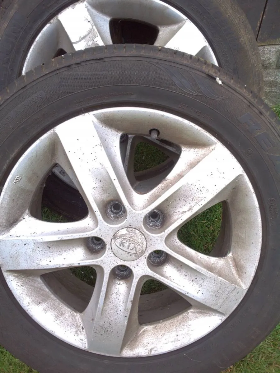 Kia Ceed tyres 205/55/16 - Image 3
