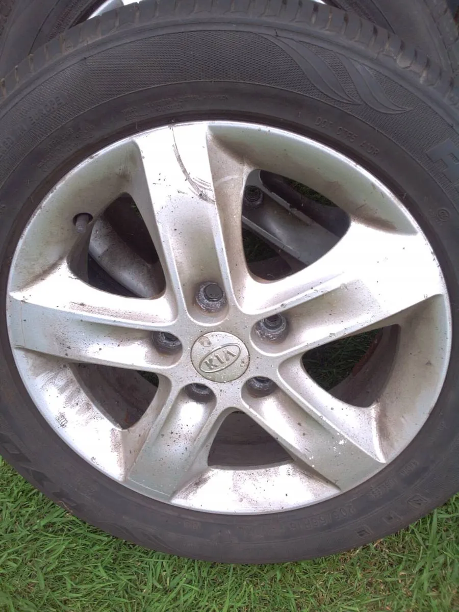 Kia Ceed tyres 205/55/16 - Image 2