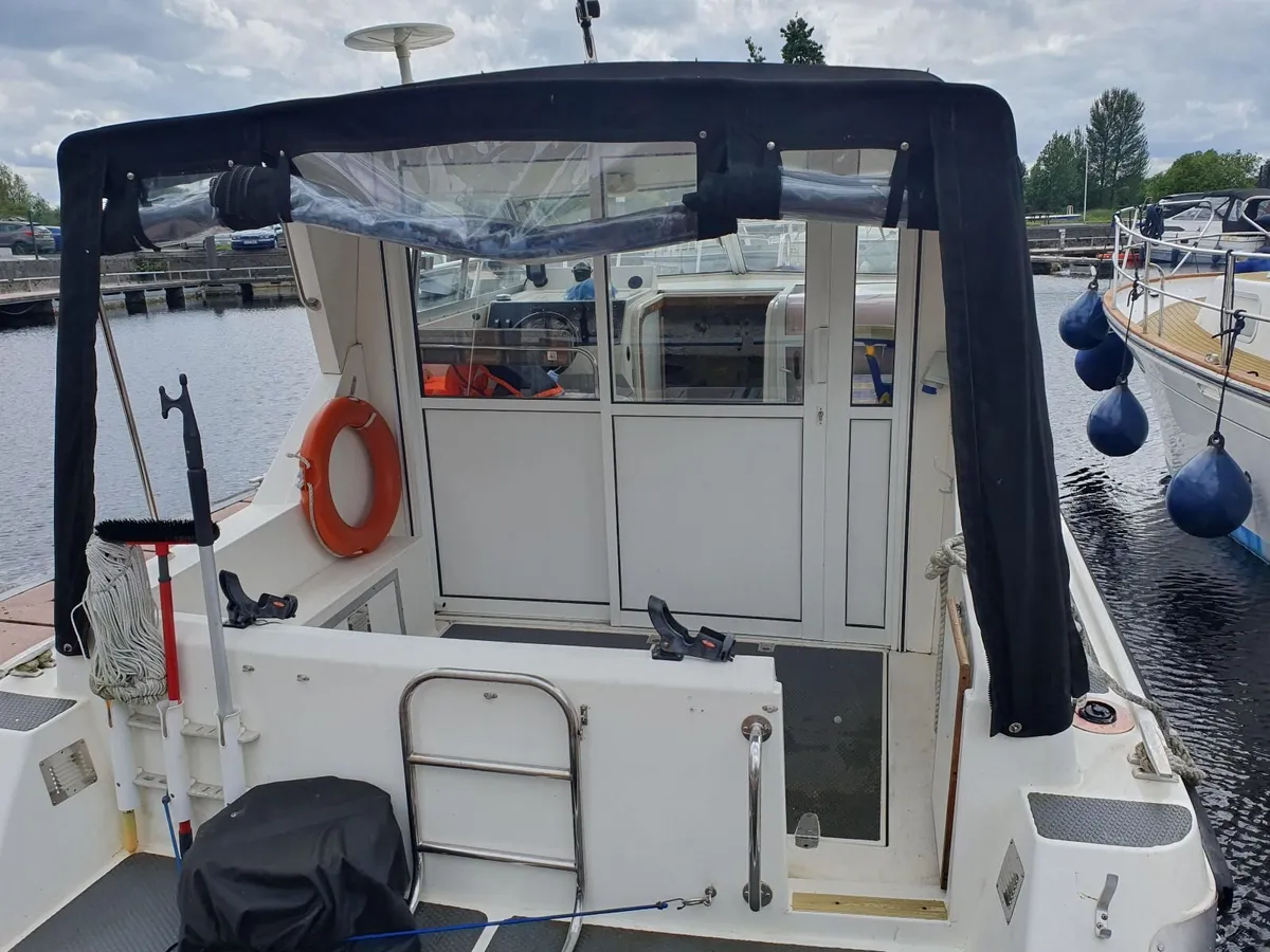 Bounty 27 sedan for sale - Image 1