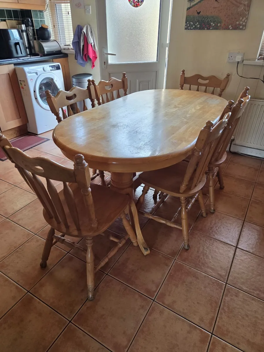 Pine table and 6 chairs - Image 1