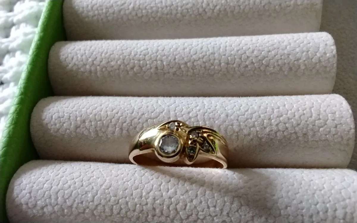 18ct Victorian Gold diamond band ring size L-M - Image 1