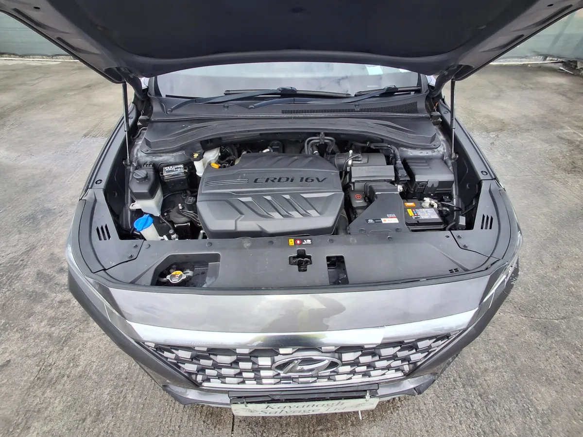 182 Hyundai Santa Fe  Executive Awd  7 seater - Image 4