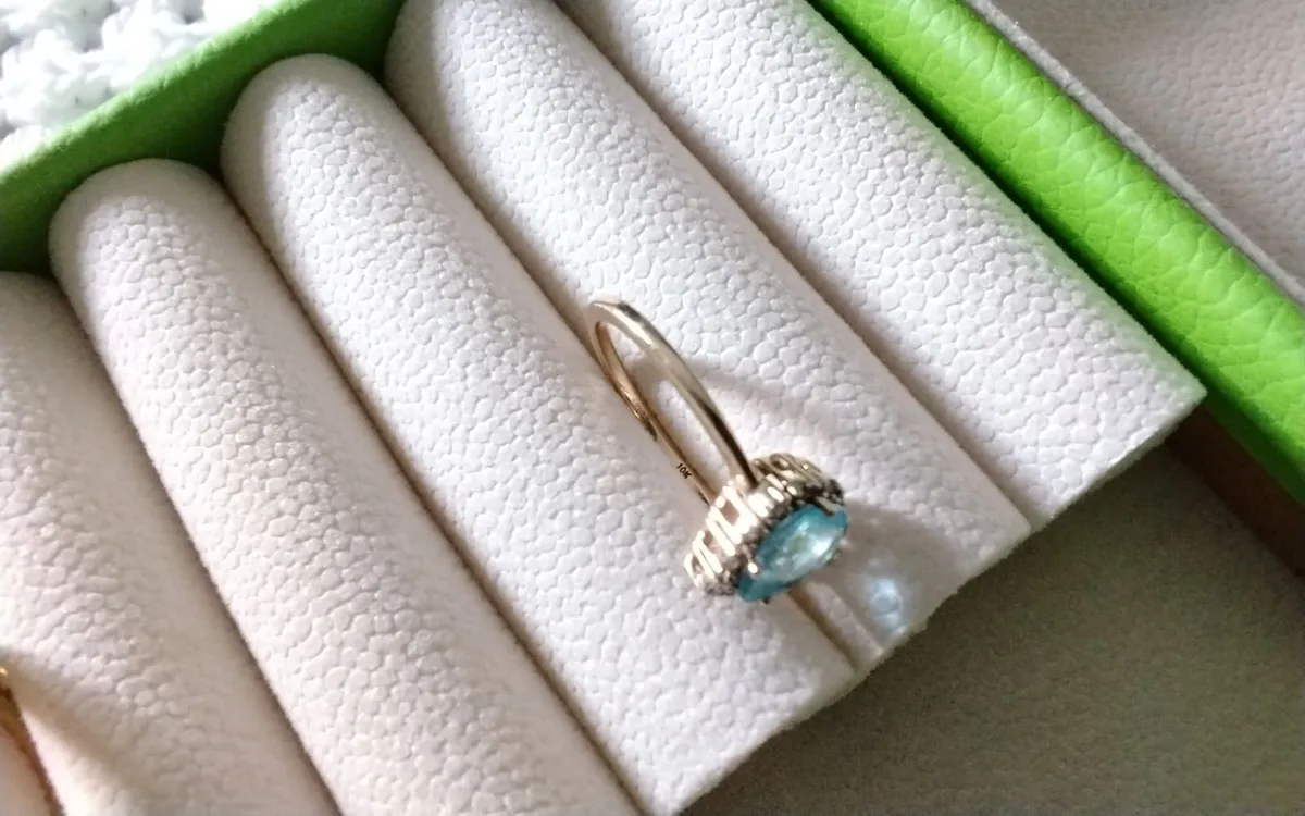 9ct Gold swiss blue topaz & diamond cluster ring L - Image 3