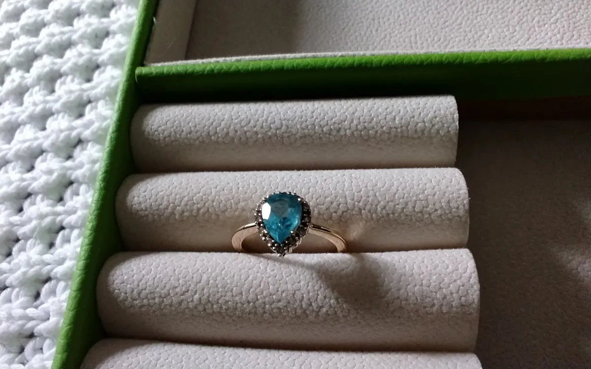 9ct Gold swiss blue topaz & diamond cluster ring L - Image 4