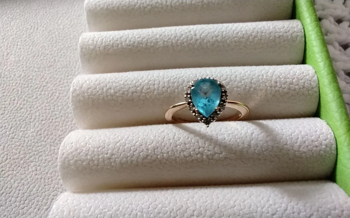9ct Gold swiss blue topaz & diamond cluster ring L - Image 1