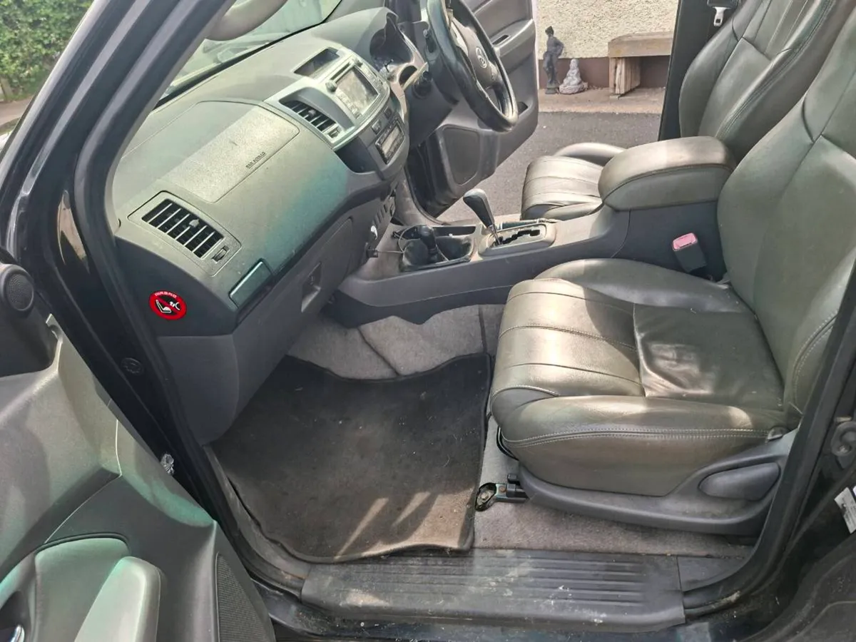 Toyota hilux crewcab - Image 3