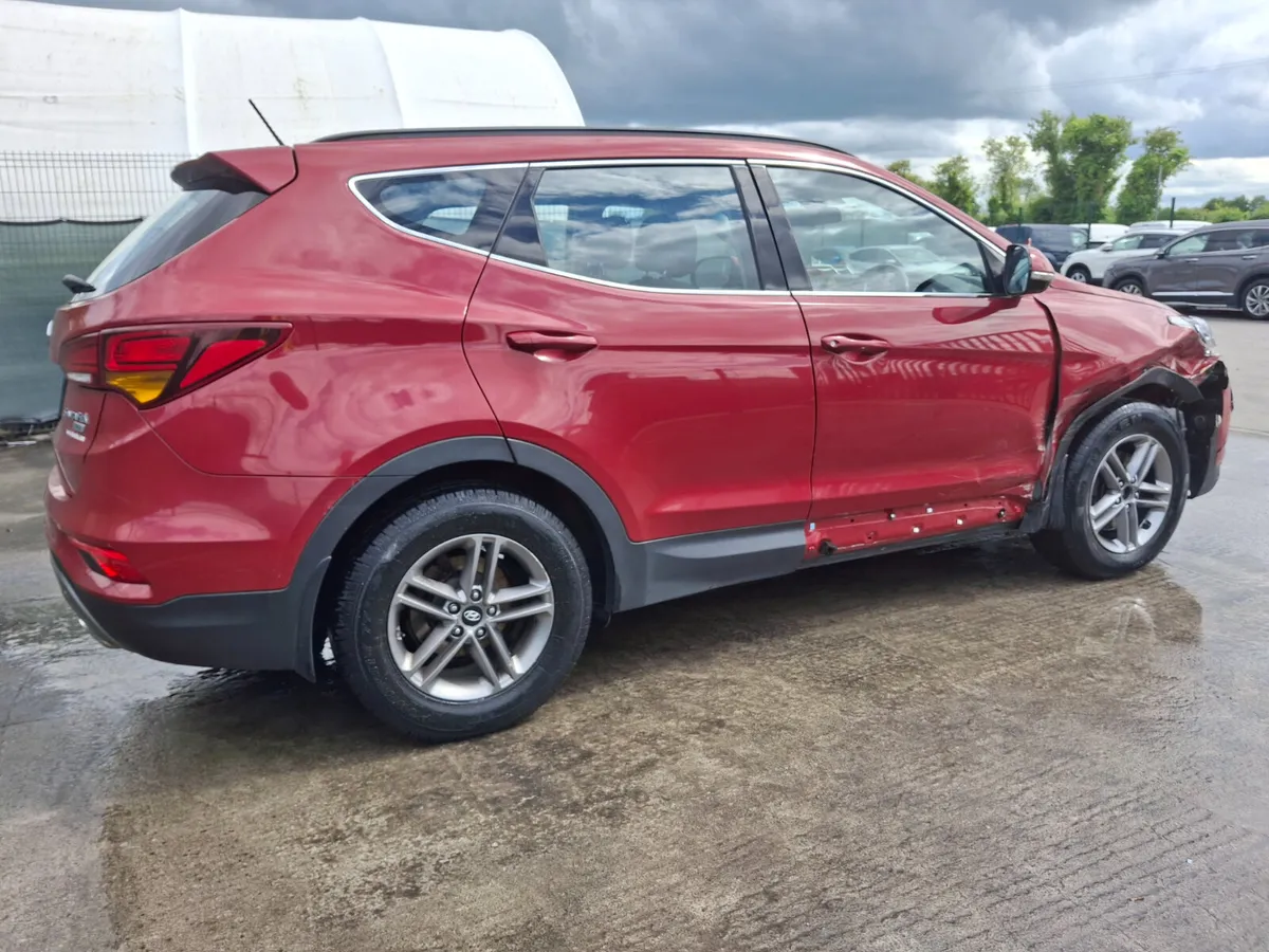 2017 Hyundai Santa Fe  7 seater  Comfort  2.2 Dies - Image 3