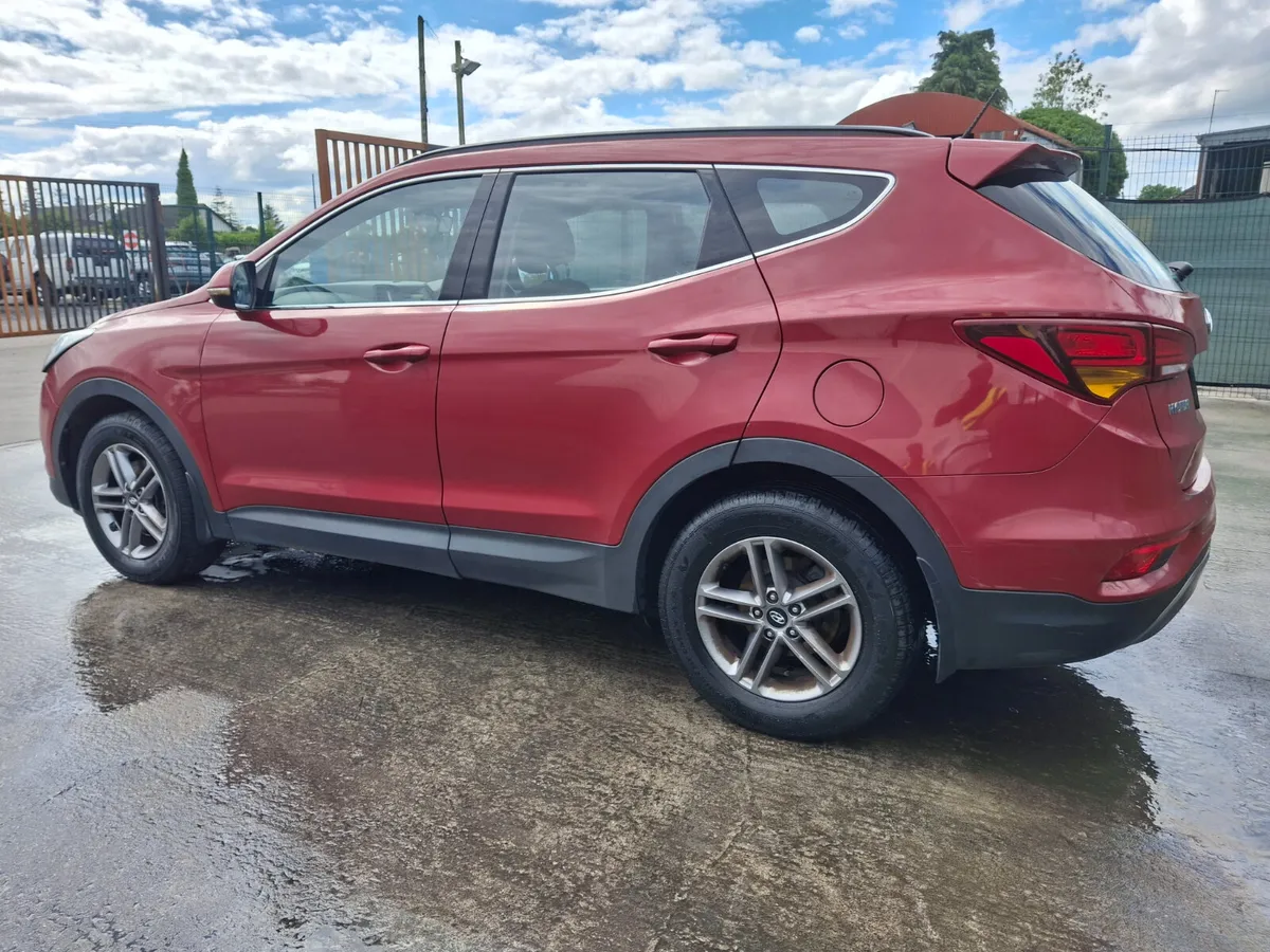 2017 Hyundai Santa Fe  7 seater  Comfort  2.2 Dies - Image 4