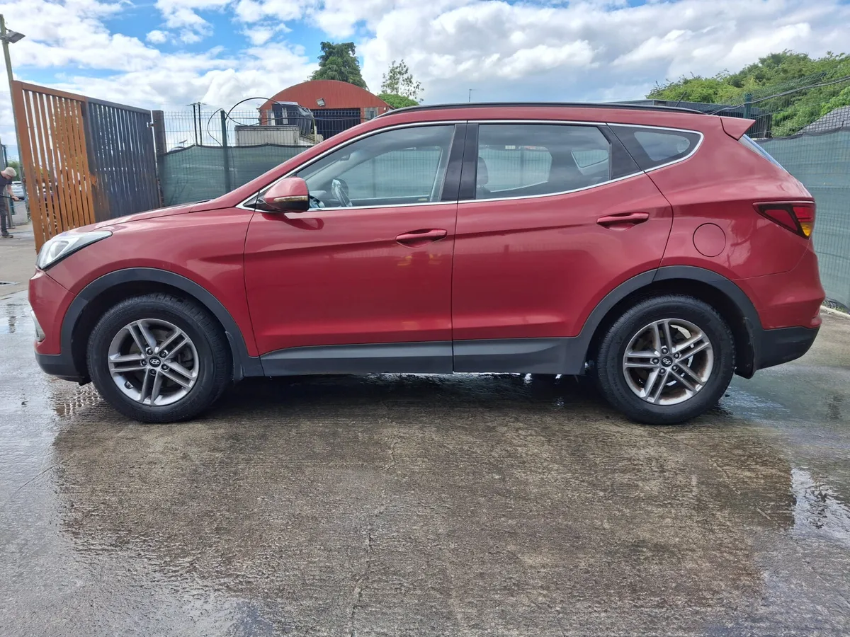 2017 Hyundai Santa Fe  7 seater  Comfort  2.2 Dies - Image 3