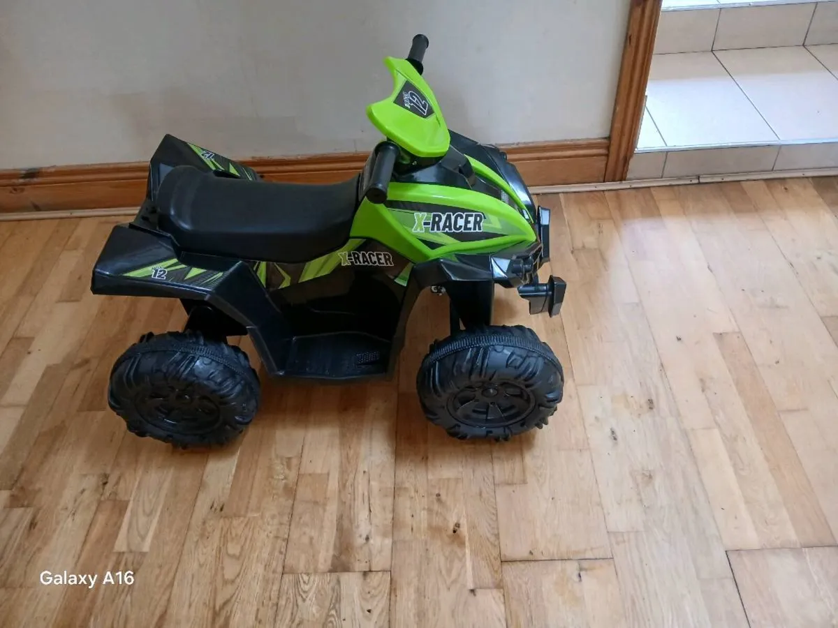 xracer electric 3 to 6 year old as new can deliver - Image 3
