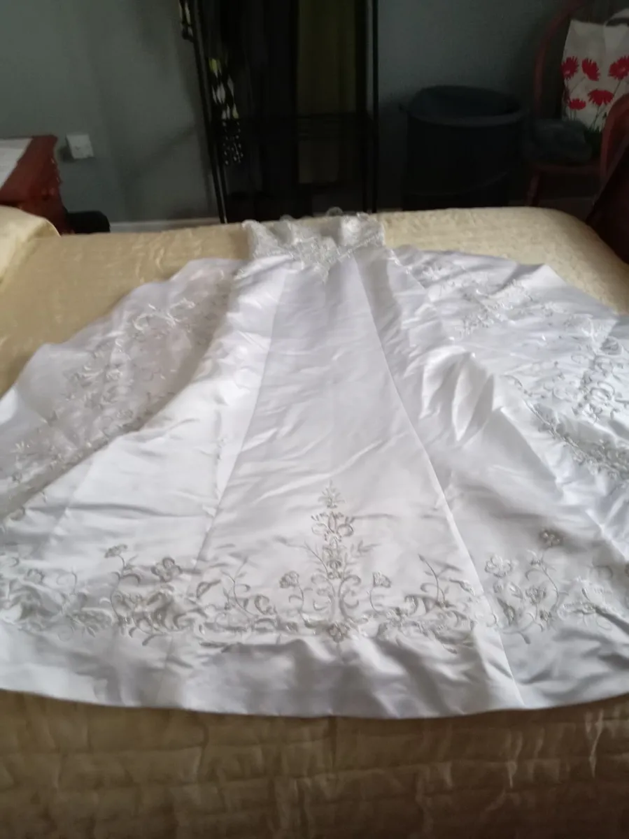 Wedding dress - Image 1