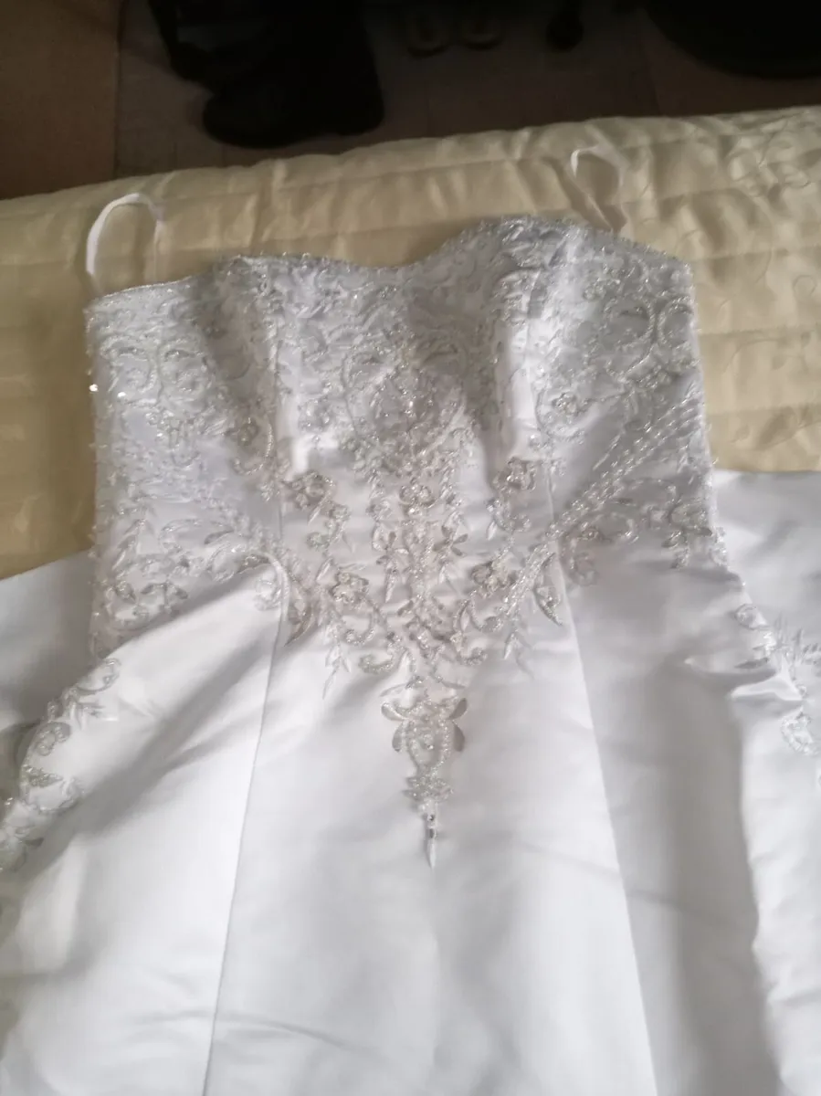 Wedding dress - Image 2
