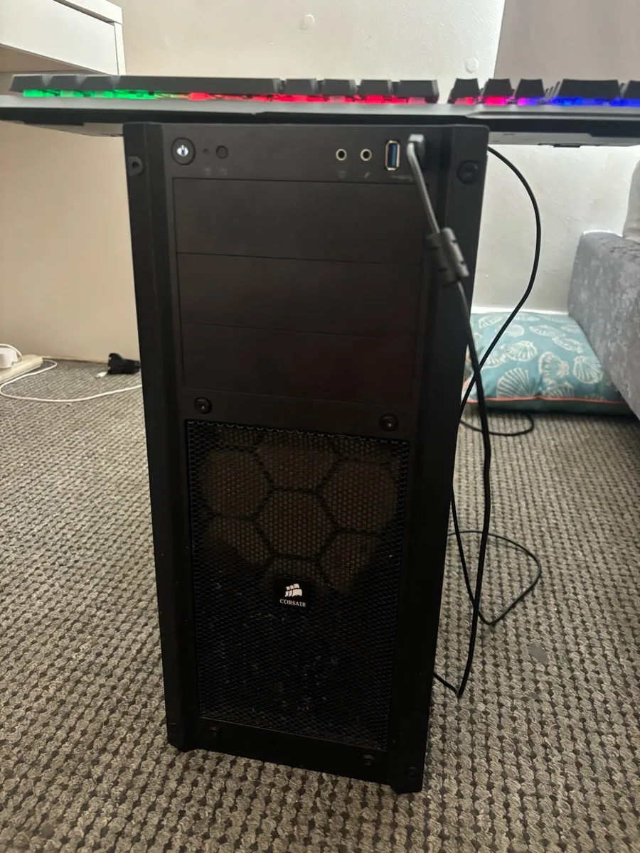 like new hand built pc barely used - Image 1