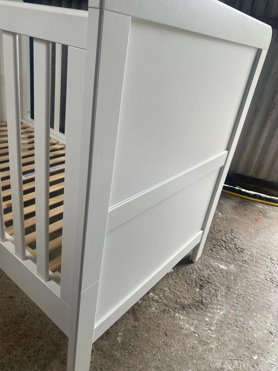 Mamas and Papas cot bed - Image 3