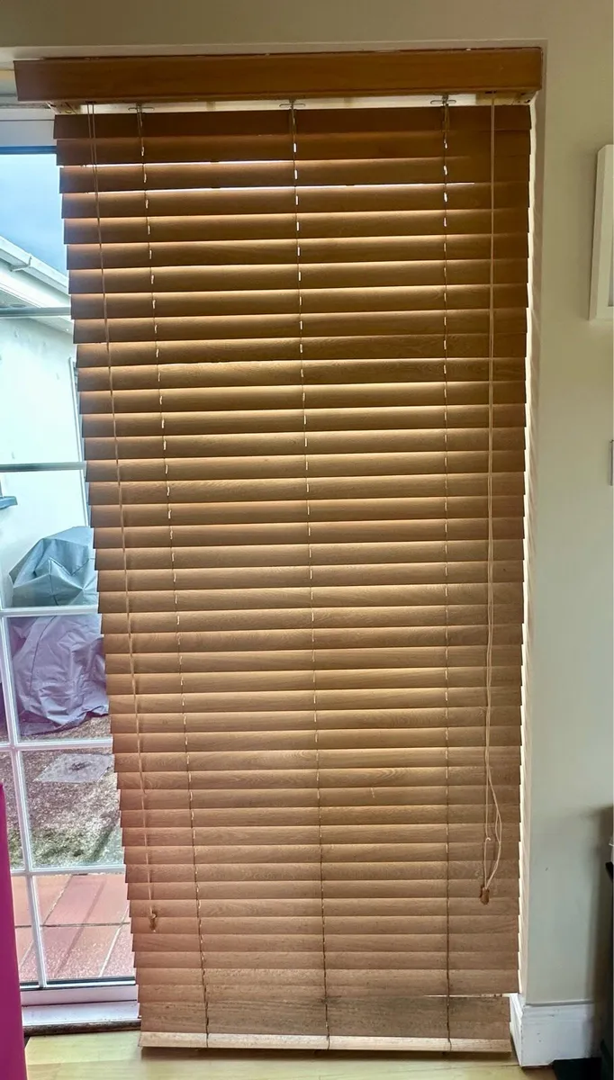 Wooden Venetian blinds. - Image 1