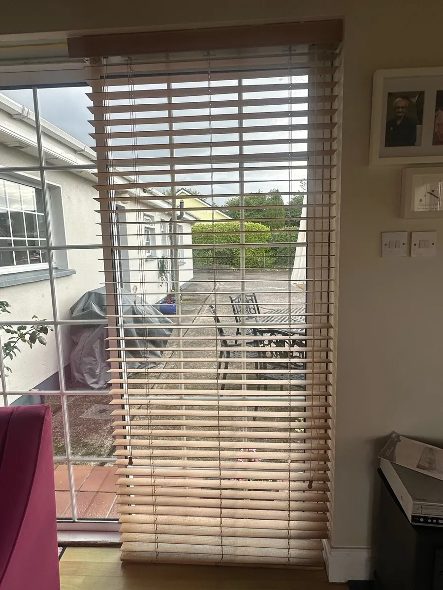Wooden Venetian blinds. - Image 2