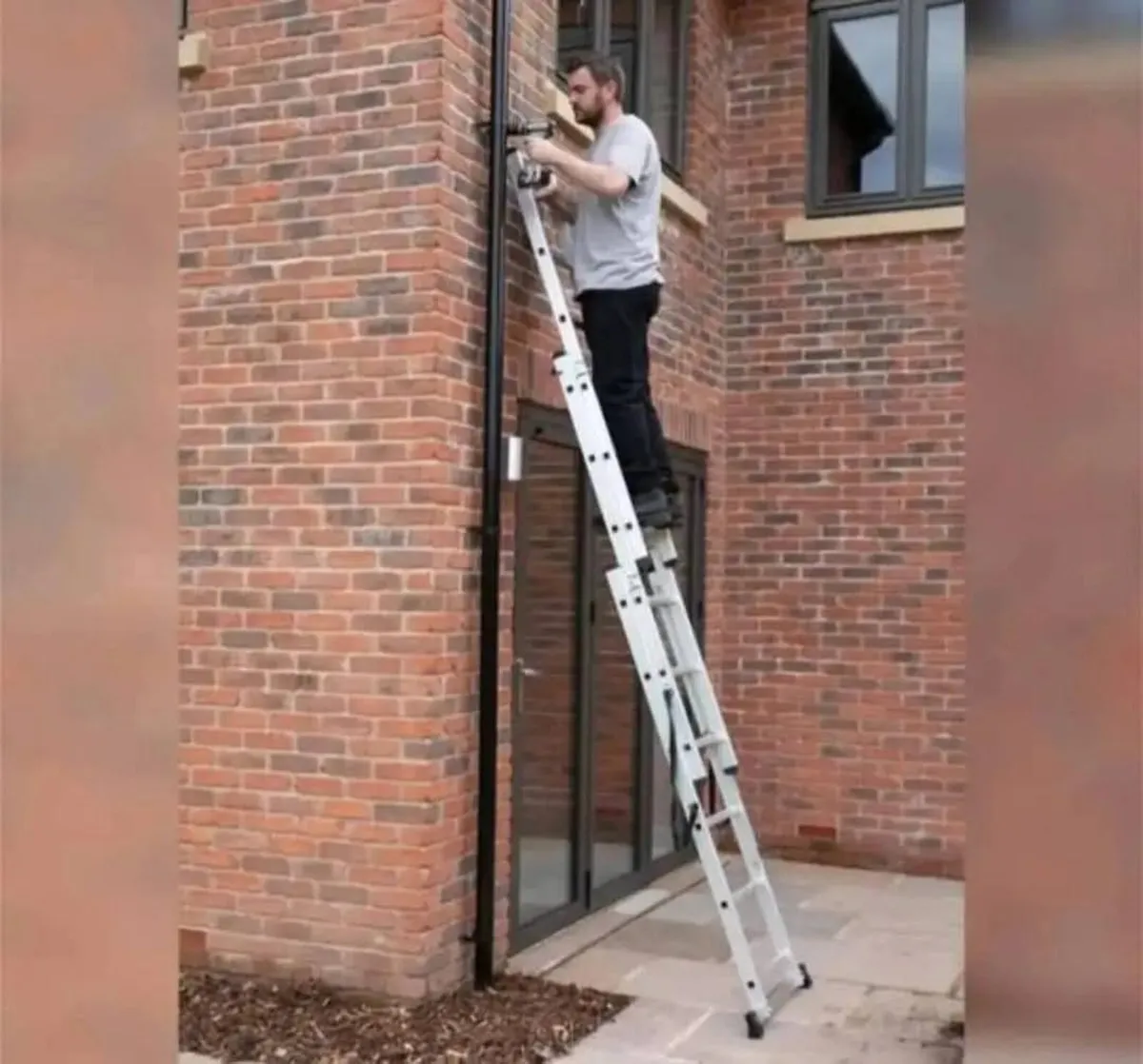 Brand New Triple Extension Combi Ladder – 21ft - Image 4