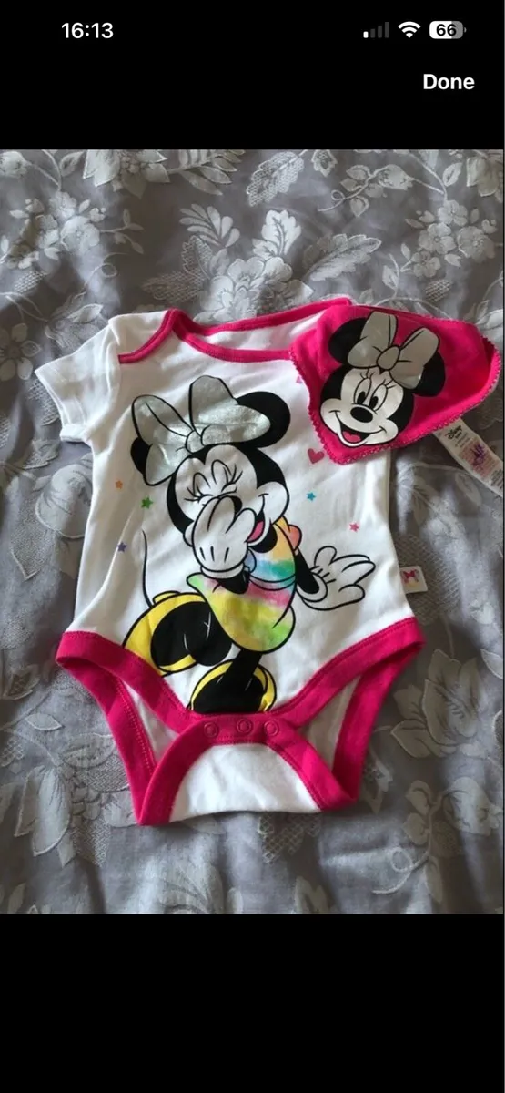 Girls new baby’s grows & bib 6/9 mths €3 - Image 2