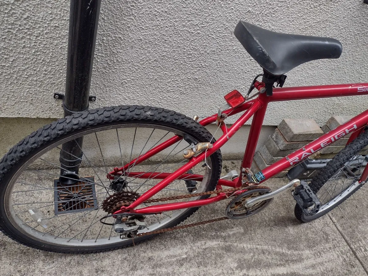 Mens red Raleigh mountain bike - Image 3