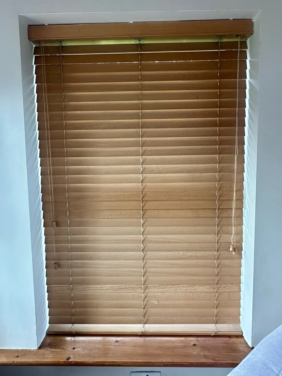 Wooden venitian blind. - Image 1