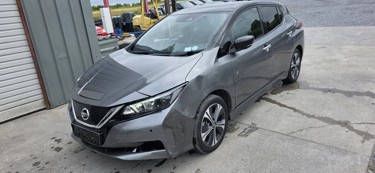 211 NISSAN LEAF EV - Image 3