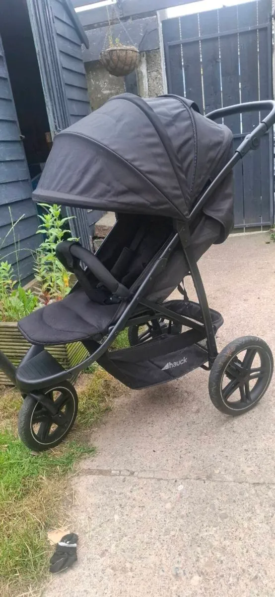 Hauck 3 wheel stroller - Image 2