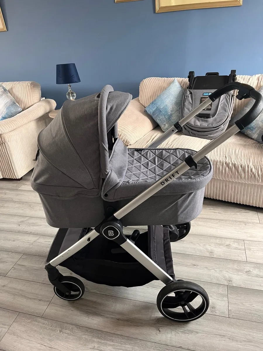 Travel System, Baby Carrier & Isofix - Image 1