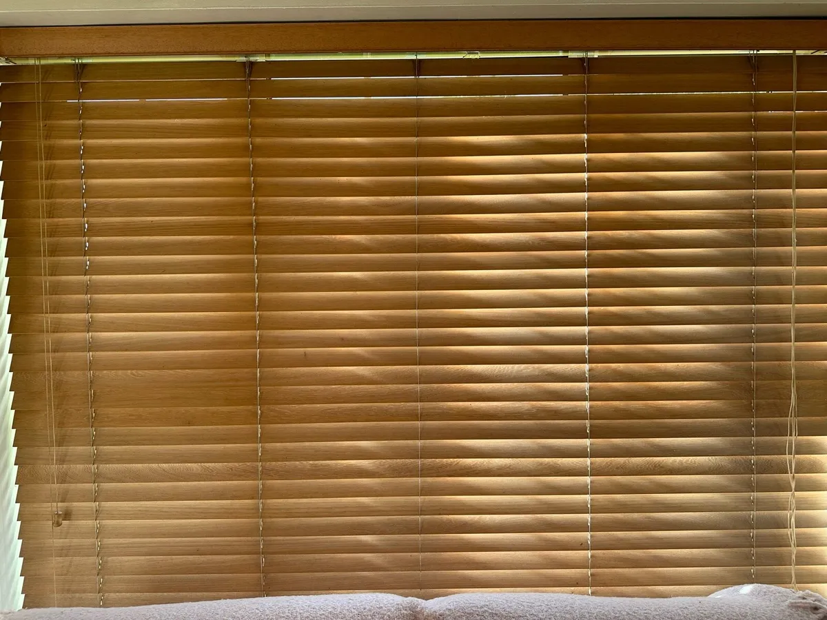 Wooden Venetian blind - Image 1