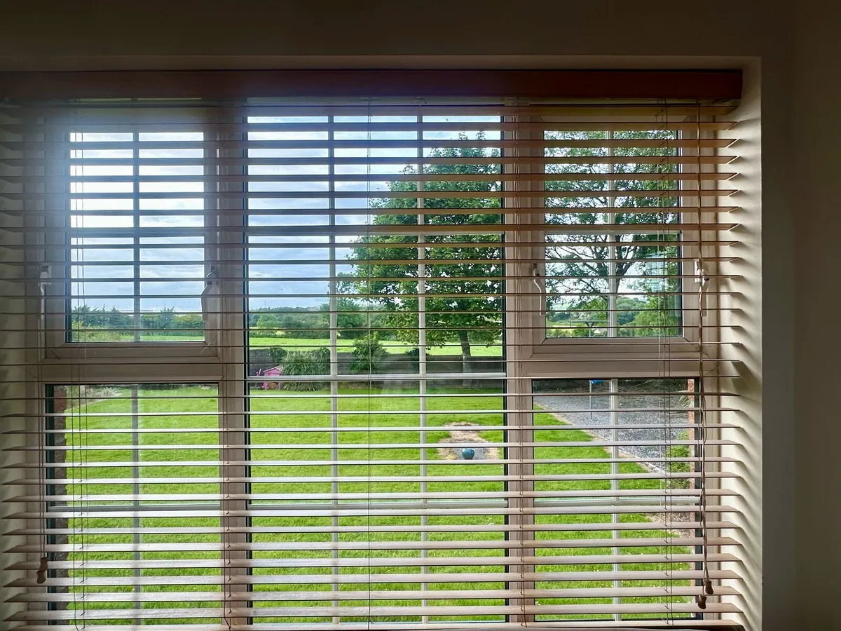 Wooden Venetian blind - Image 2